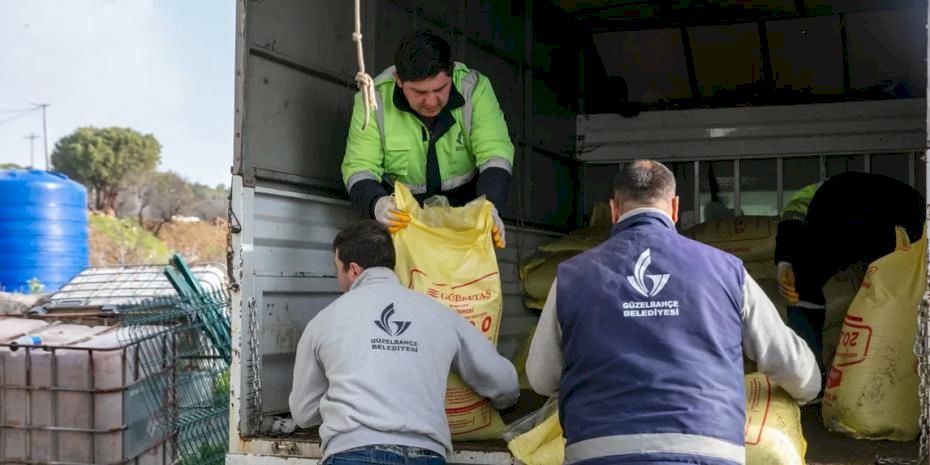 İzmir Güzelbahçe'den çiftçiye gübre desteği