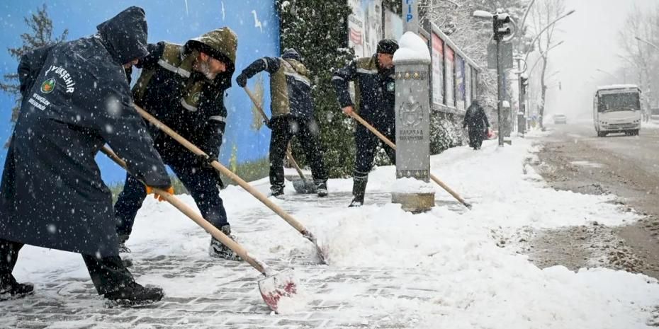 Malatya'da Büyükşehir ekipleri karla mücadelede 7/24 sahada