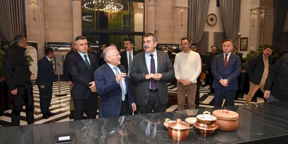 Yusuf Tekin'den Mutfak Sanatları Merkezi'ne övgü