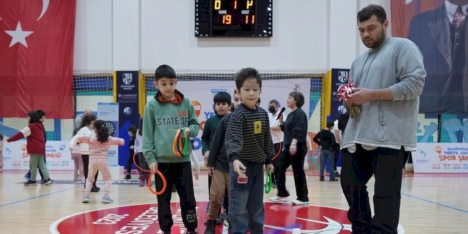İstanbul'da çocuklar tatilin tadını sporla çıkardı