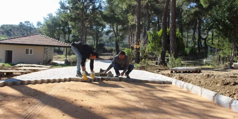 Antalya Manavgat’ta mezarlıklarda çalışma