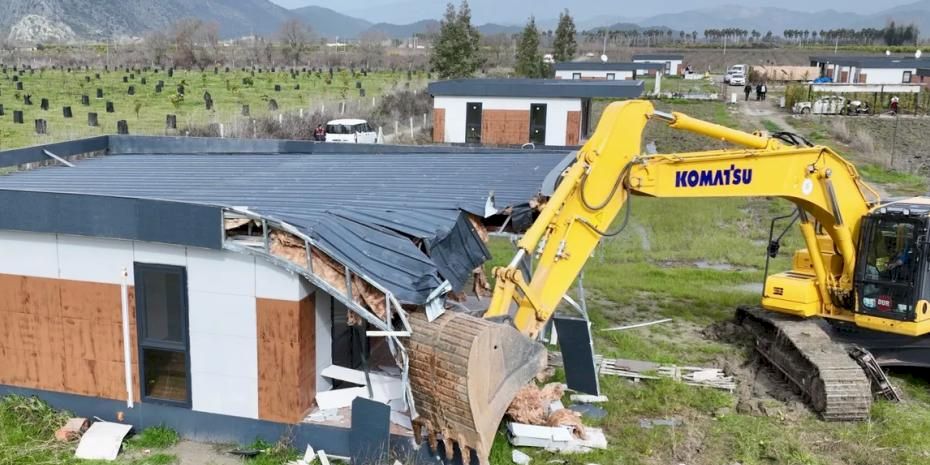 Muğla'da Ortaca Belediyesi kaçak yapılara müdahale etti