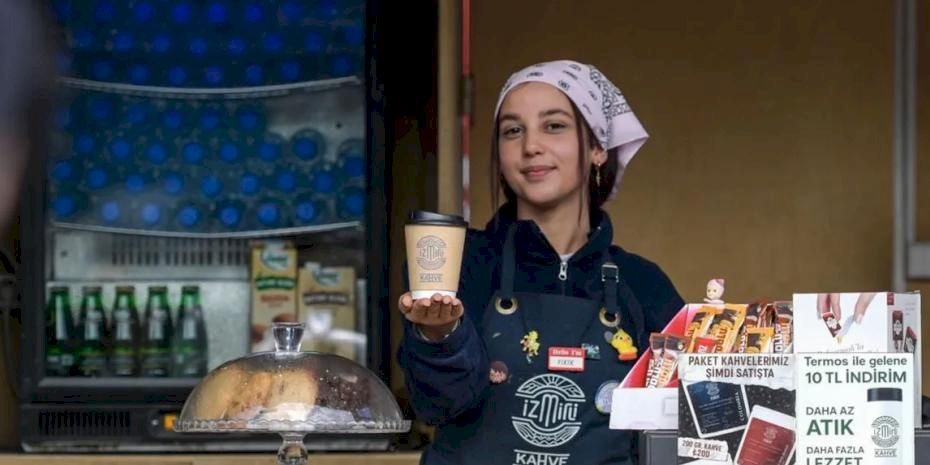 İzmirli Kahve’den bir milyon bardaklık rekor