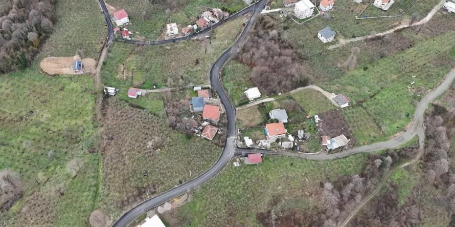 Sakarya'da mahallesi sakinlerinden asfalt teşekkürü