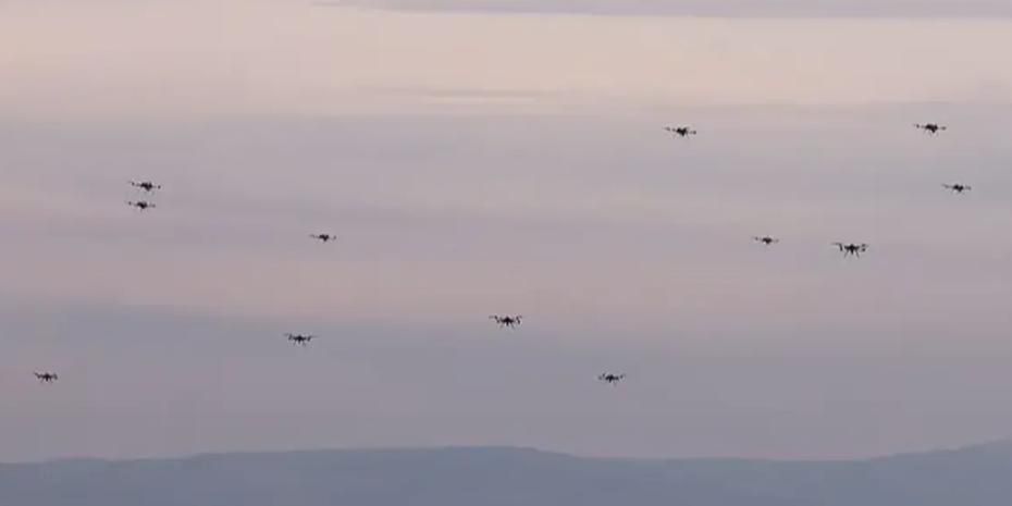 Türkiye'de ilk! Sürü İHA’lar gerçek mühimmatla hedefi vurdu