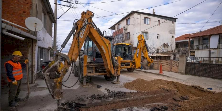 İzmir Büyükşehir'den Sarnıç’ta içme suyu yatırımı hızla ilerliyor