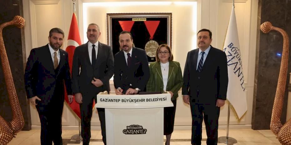 AK Parti Genel Başkan Yardımcısı Zorlu, Başkan Şahin’i makamında ziyaret etti