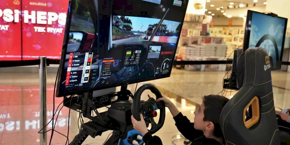 Ankara Keçiören'de öğrencilere teknoloji dolu karne şenliği