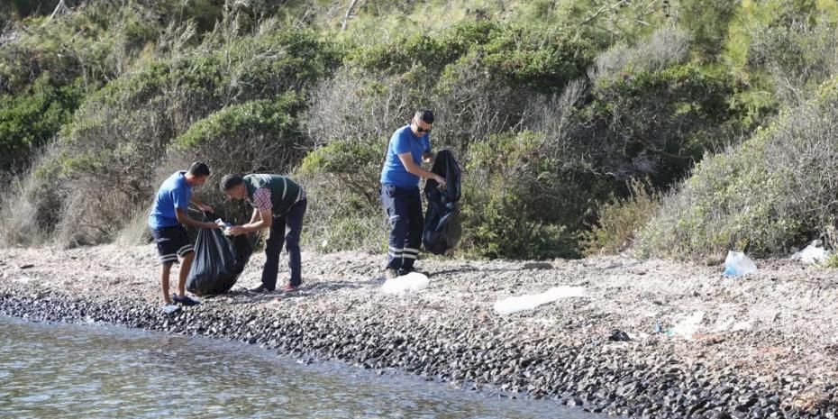Muğla'da Gökova ve Göcek koylarında kıyı temizliği yapıldı