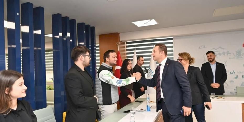 Balıkesir'de Başkan Akın gençlerle bir araya geldi