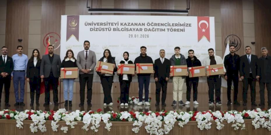 Midyat’ta üniversitelilere 252 dizüstü bilgisayar desteği
