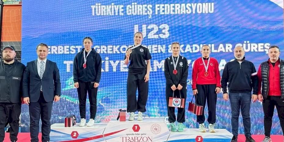 Trabzon’dan güreşte çifte şampiyonluk