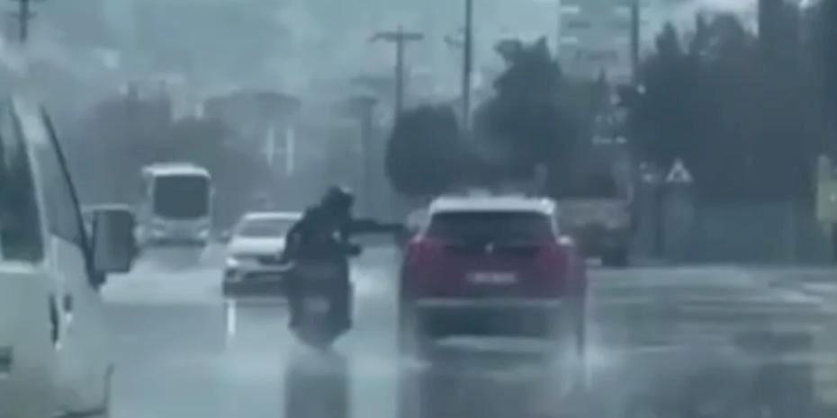 Denizli’de tehlikeli motosiklet sürüşü cezasız kalmadı!