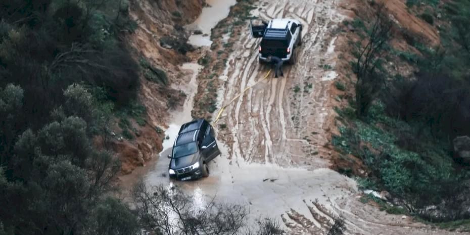 İzmir Yamanlar’da sağanak sonrası kurtarma operasyonu