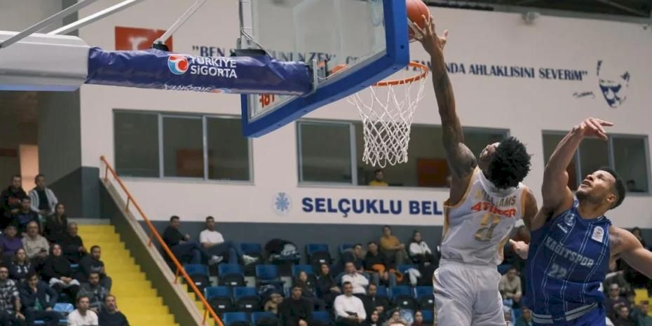 Konya Büyükşehir potada taraftarı önünde güldü