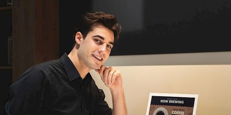 Samsung Biyo-Reçine ile üretilen ilk 13 inç'lik Renkli E-paper ekranını tanıttı