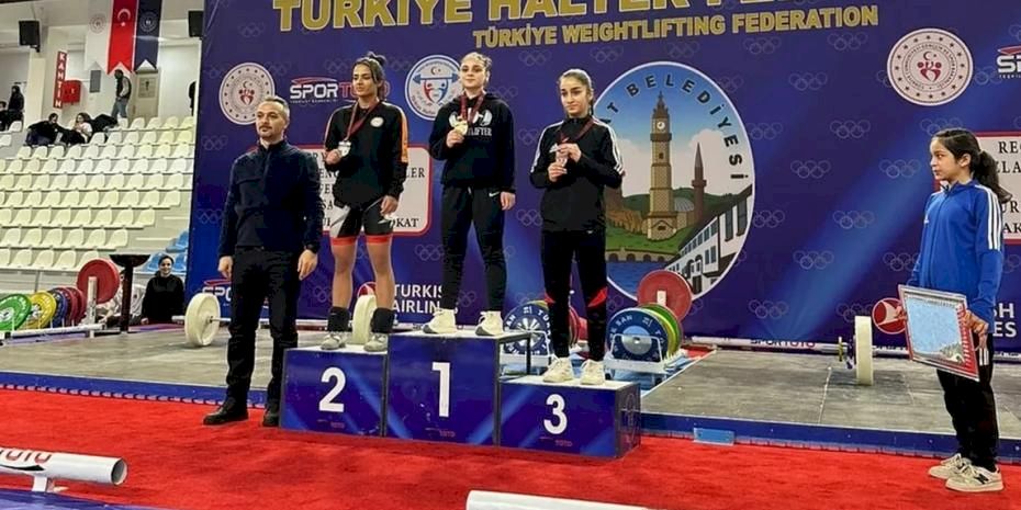 Nevşehirli halterci Hatice Kızmaz tarihe geçti