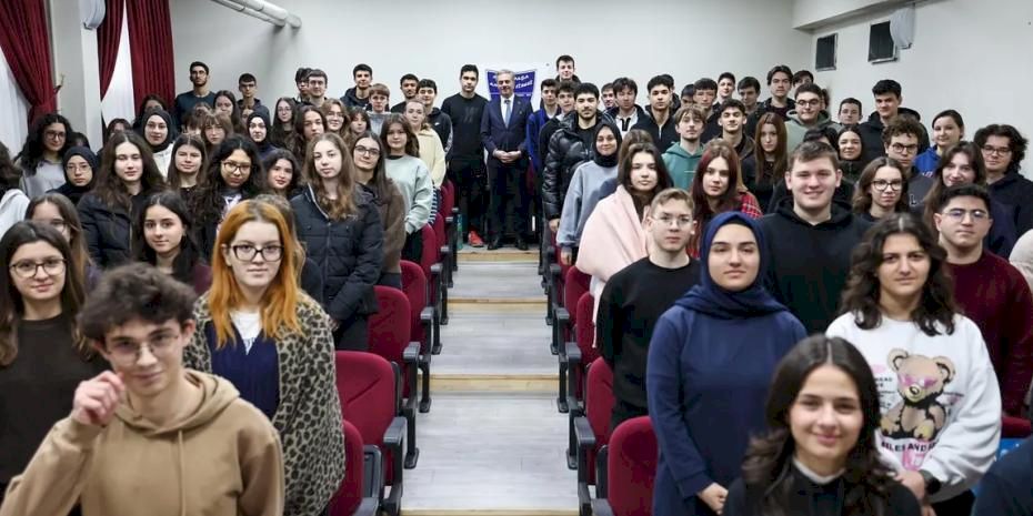 Sakarya'da Başkan Alemdar liselilerle buluştu