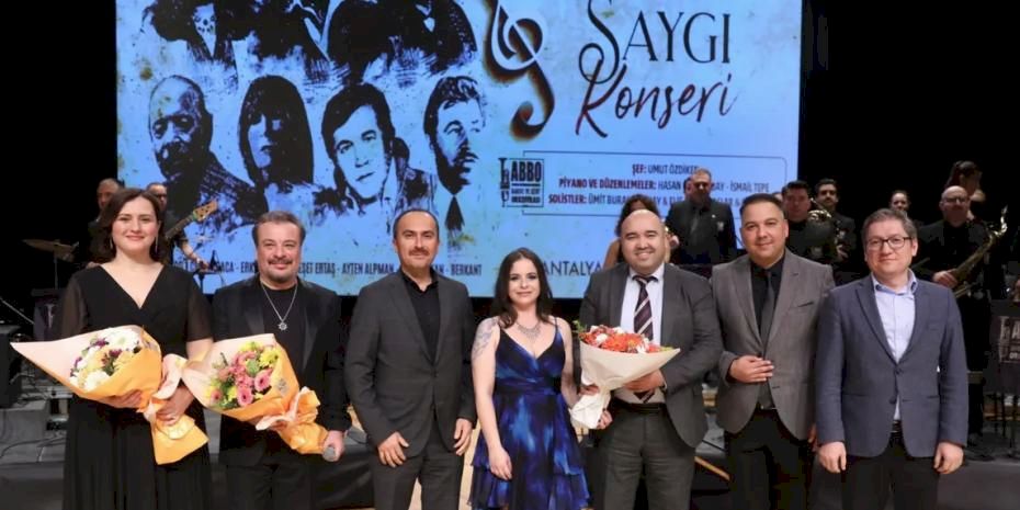 Antalya'da Türk müziğinin ustalarına saygı konseri