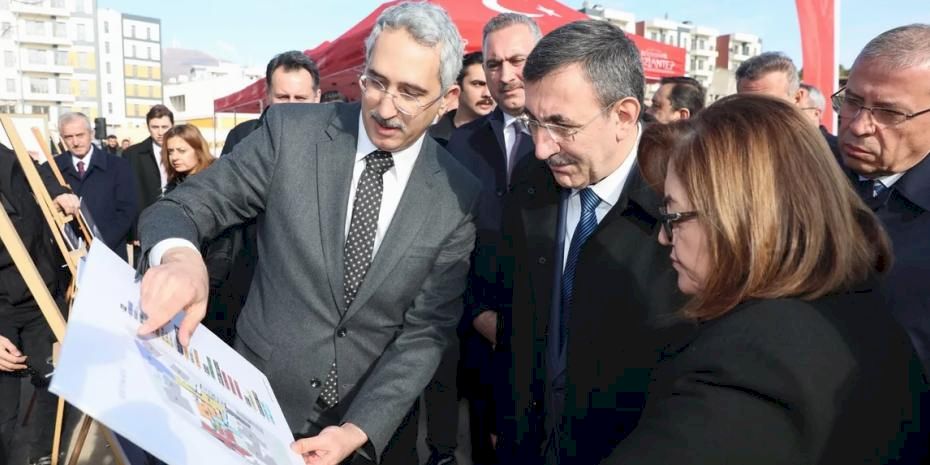 Cumhurbaşkanı Yardımcısı Yılmaz'dan Deprem Müzesi incelemesi