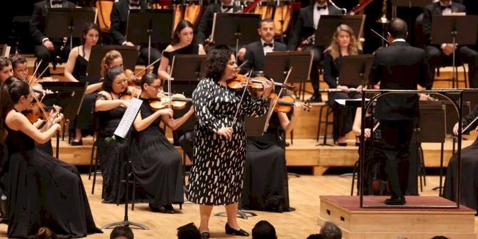 İzmir Oda Orkestrası, Küden ile aynı sahnede