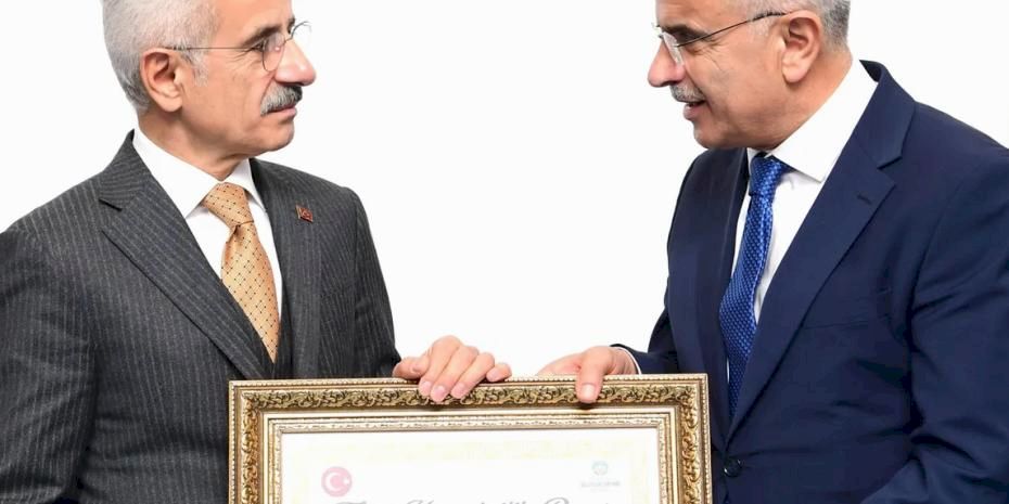 Bakan Uraloğlu'na Malatya'dan  fahri berat