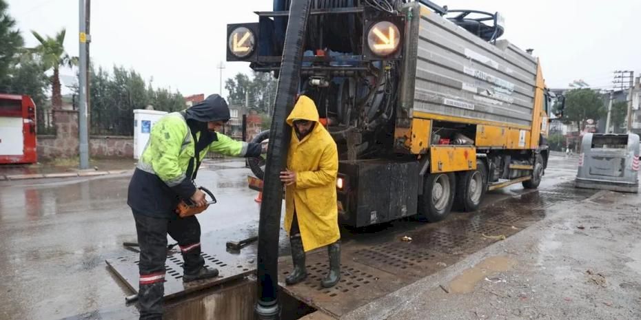 İzmir’de sağanak yağışa karşı seferberlik