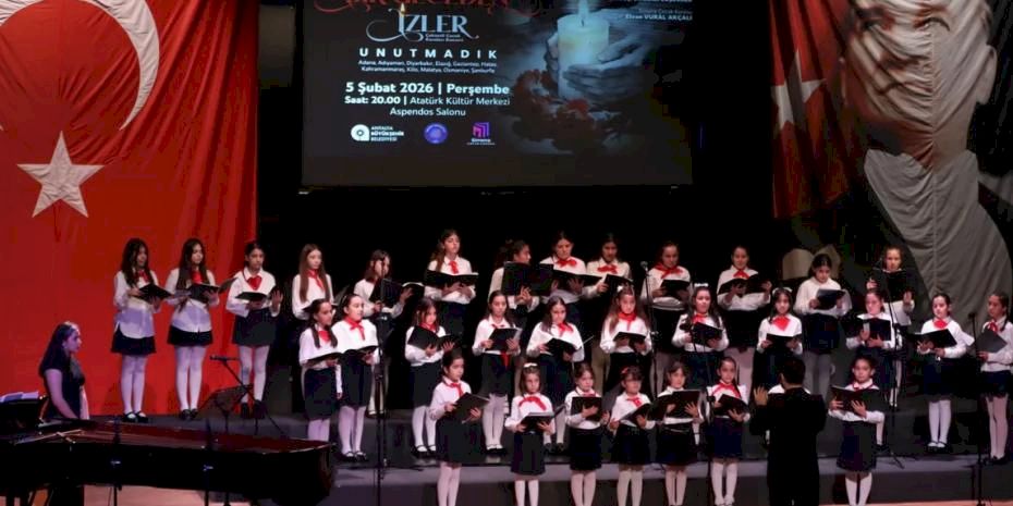 Antalya’da çocuk korosundan deprem anması