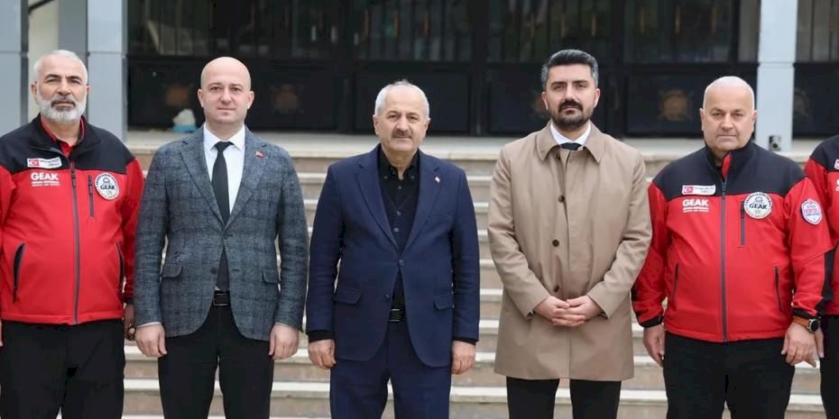 Başkan Büyükgöz Hatay'da deprem şehitlerini andı