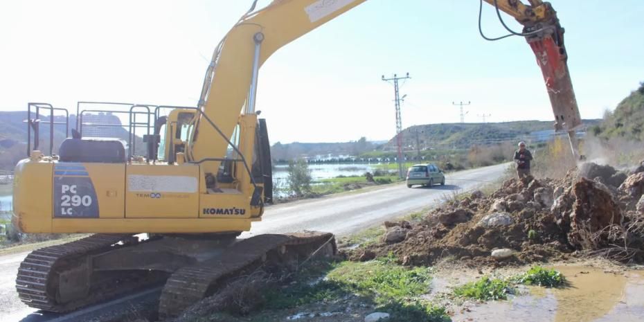 Antalya’da yağış sonrası yollarda bakım-onarım çalışması