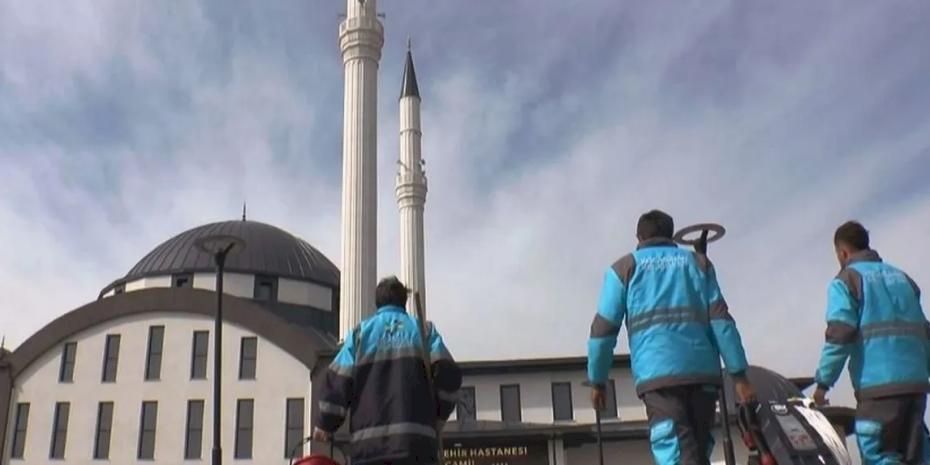 Kayseri Kocasinan'da ramazan öncesi camilerde temizlik seferberliği
