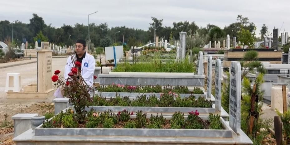 Antalya Büyükşehir 6 Şubat'ta hayatını kaybedenleri andı