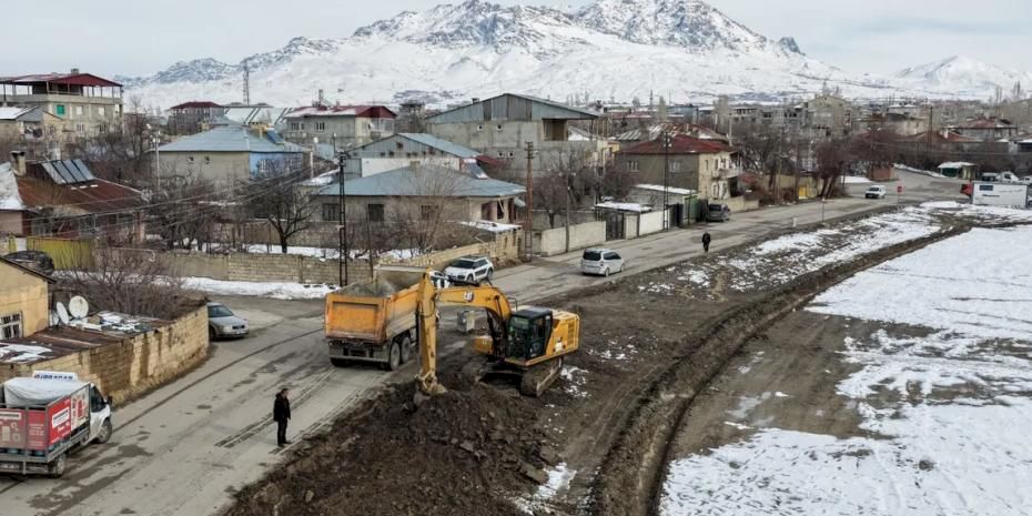 Van'da yollar genişliyor