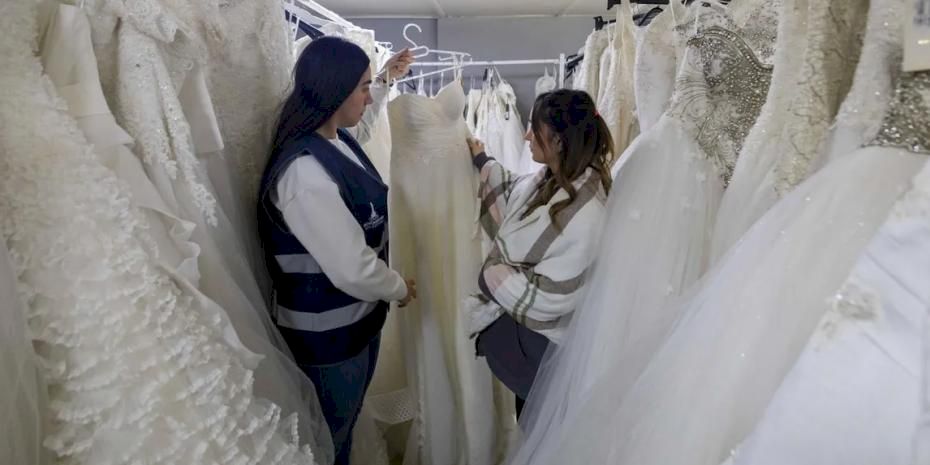 İzmir'den genç çiftlere evlilik desteği... Gelinlik hayali ücretsiz gerçek oluyor