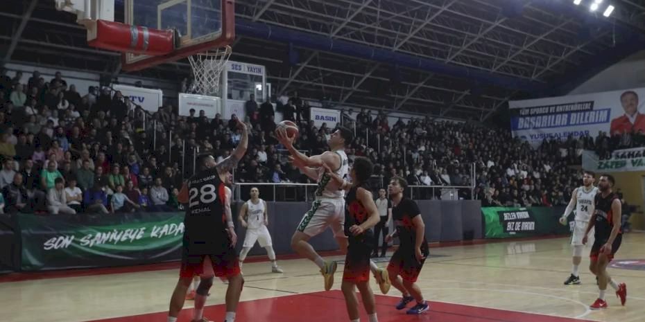 Sakarya potasında taraftar önünde net galibiyet