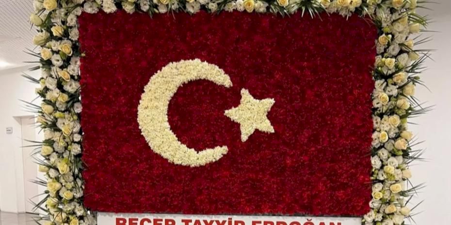 Cumhurbaşkanı Erdoğan'dan kuruluşa özel MHP'ye 57 gül