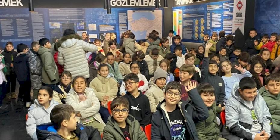 Kocaeli'de öğrencilerden deprem müzesine anlamlı ziyaret