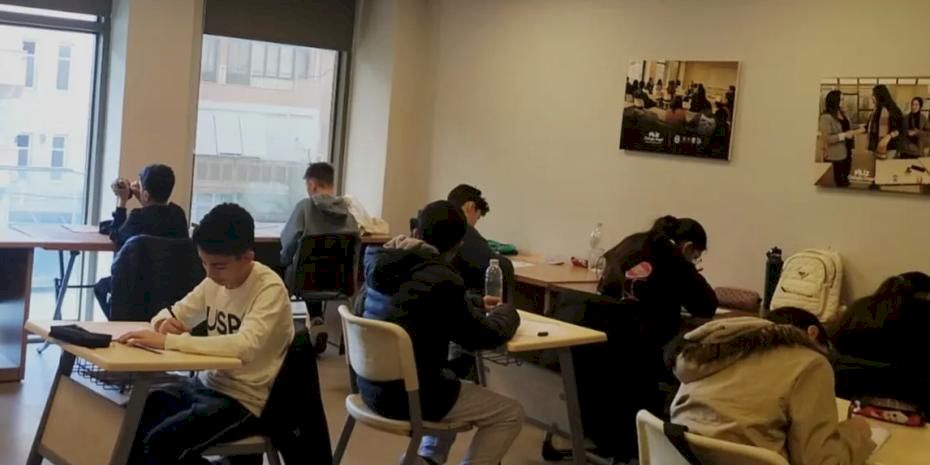 İzmir'de Efes Selçuk'ta sınav yolundaki öğrencilere destek