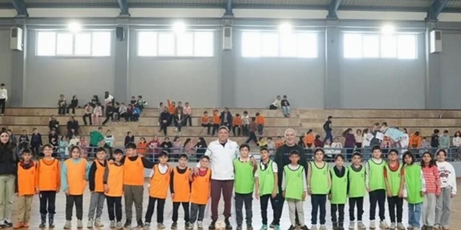 Denizli’de ‘Sınıflar Arası Futsal Turnuvası’nda heyecan sürüyor