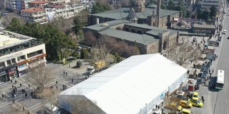 Kayseri Büyükşehir'den iki ayrı noktaya iftar çadırı
