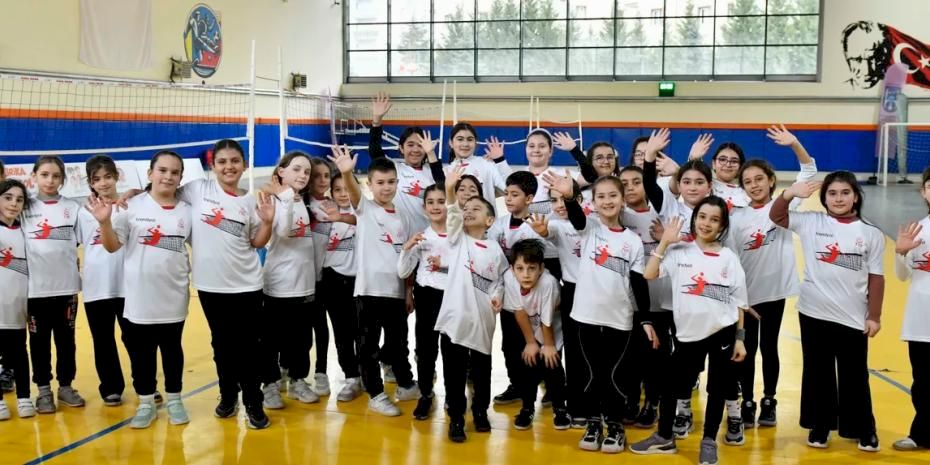 Ankara’da çocuklara 'Fabrika Voleybol' projesi