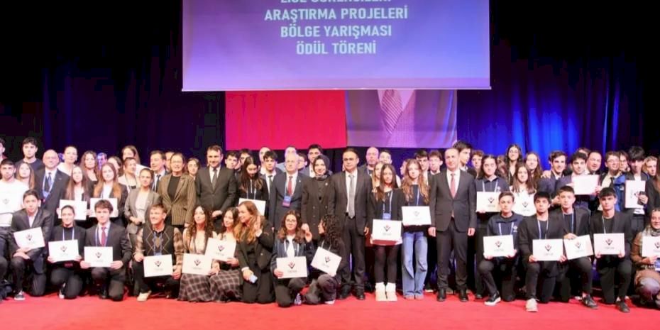 Genç araştırmacılar TÜBİTAK İzmir Bölge Yarışması’nda ödüllendirildi
