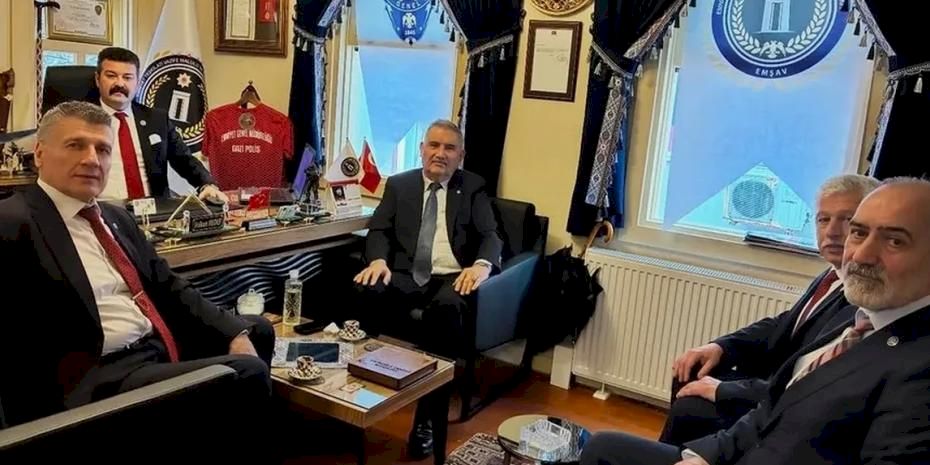 EMSAV’a emekli polis başkanlarından anlamlı ziyaret