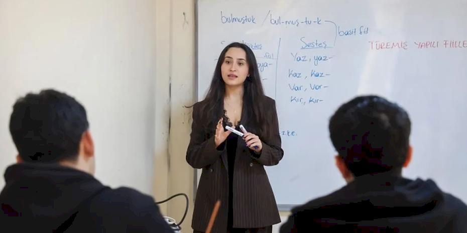 Antalya Büyükşehir’in gençlere eğitim desteği sürüyor