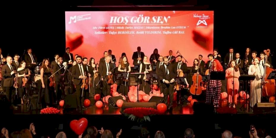 Mersin’de Sevgililer Günü Ajda Pekkan şarkılarıyla kutlandı