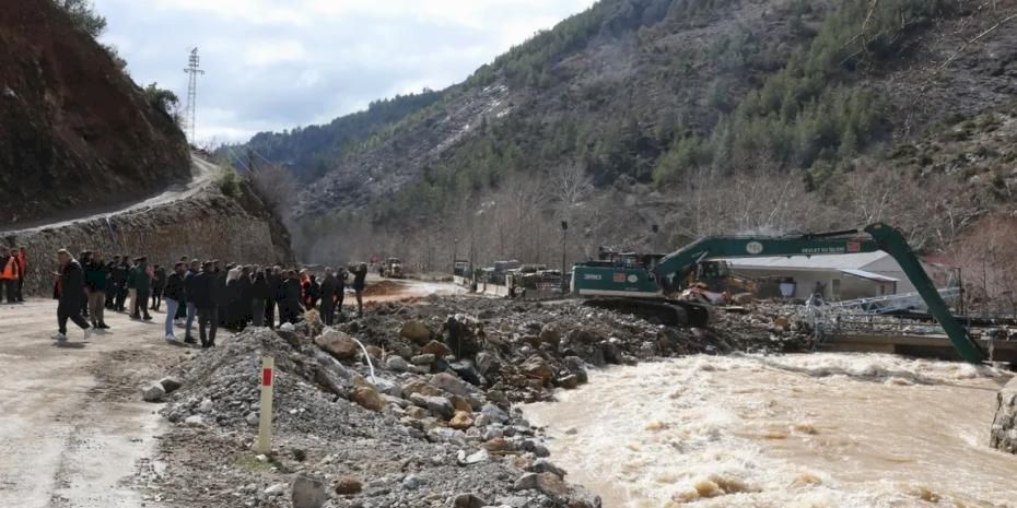 Adana’daki taşkın sonrasında yerine hasar tespit