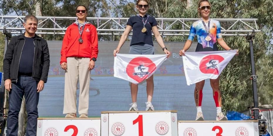 İzmir Duatlonu Türkiye Kupası nefes kesti