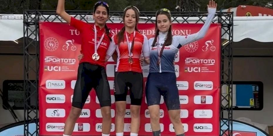 Sakarya Büyükşehirli sporculardan çifte gurur