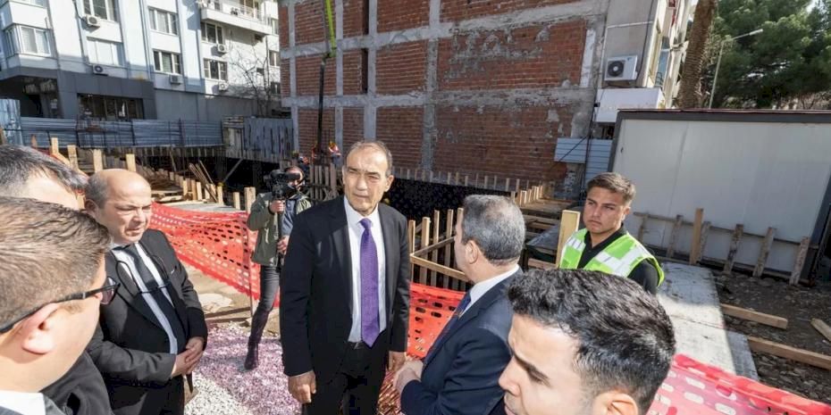 İzmir Bergama'da Ticaret Merkezi'ne temel