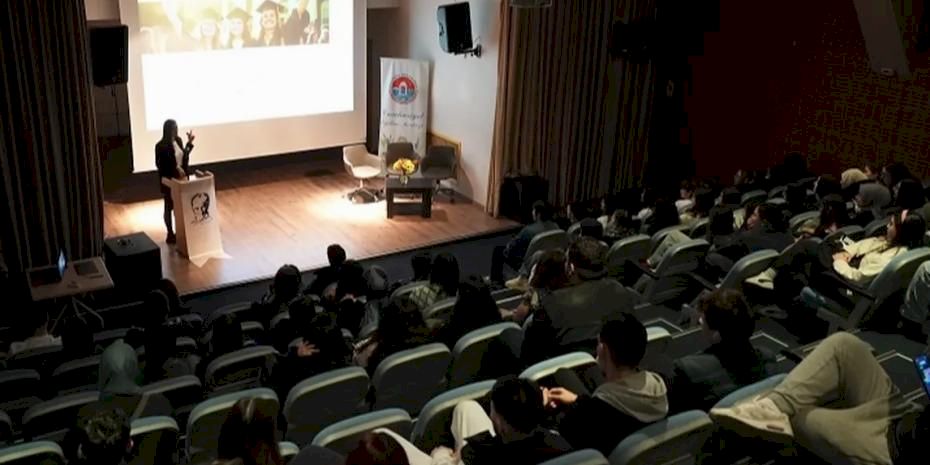 Maltepe Belediyesi’nden öğrencilere kariyer rehberliği